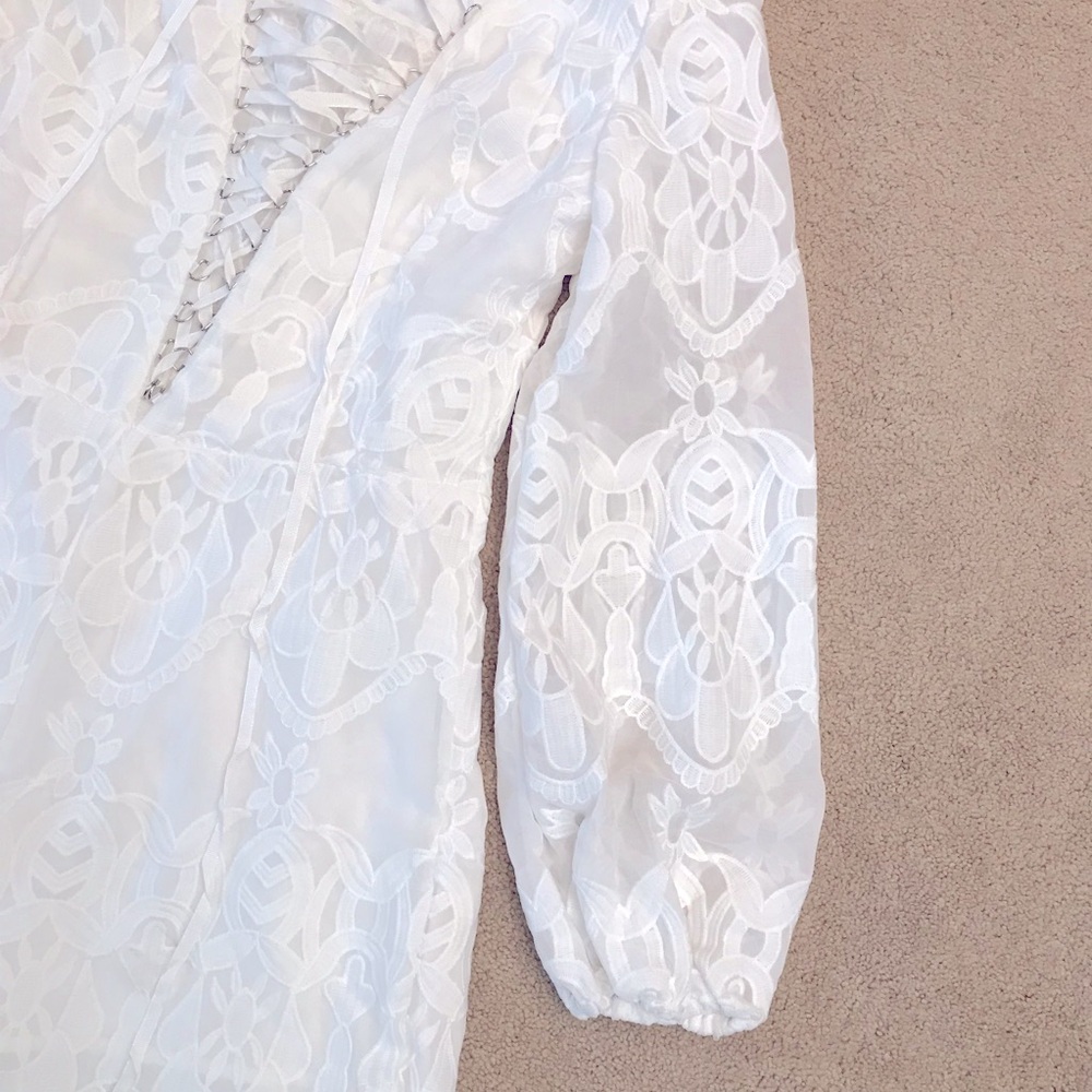 Line Dot White Floral Lace Up Romper NEW Size Large Long Sleeve Wedding Coquette - Picture 7 of 16